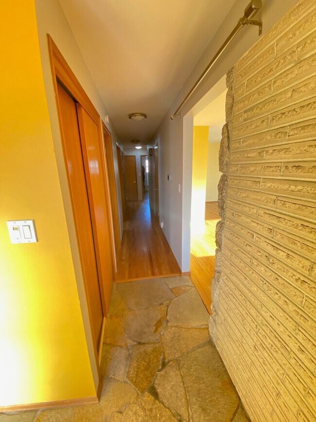 Foto del edificio - Gorgeous Mid Century Modern 3 bed, 1.5 bat...