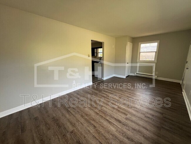 Foto del edificio - 6215 E 12th St