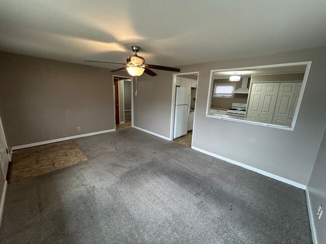 Building Photo - 2 Bedroom 1 Bath