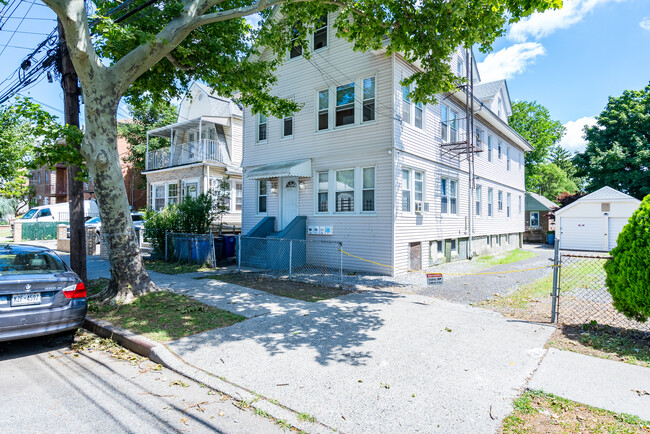 Building Photo - 832 Calhoun Ave
