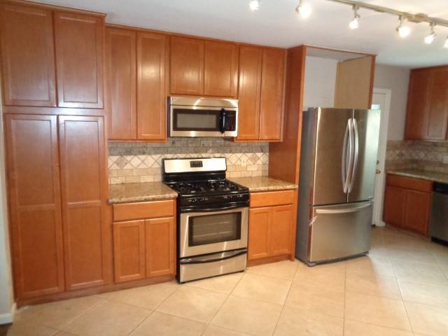 Building Photo - 9630 Cedardale Dr