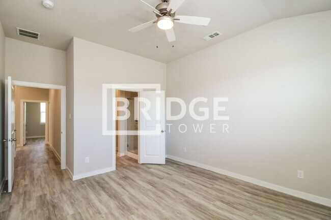 Foto del edificio - 1337 Creekbank Drive