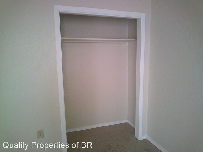 Building Photo - 2 br, 1 bath House - 2331 Elm Park Dr