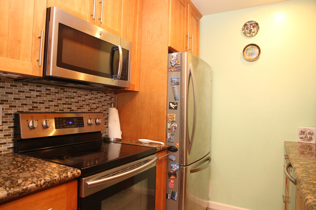 Kitchen - 6242 Shelter Creek Ln