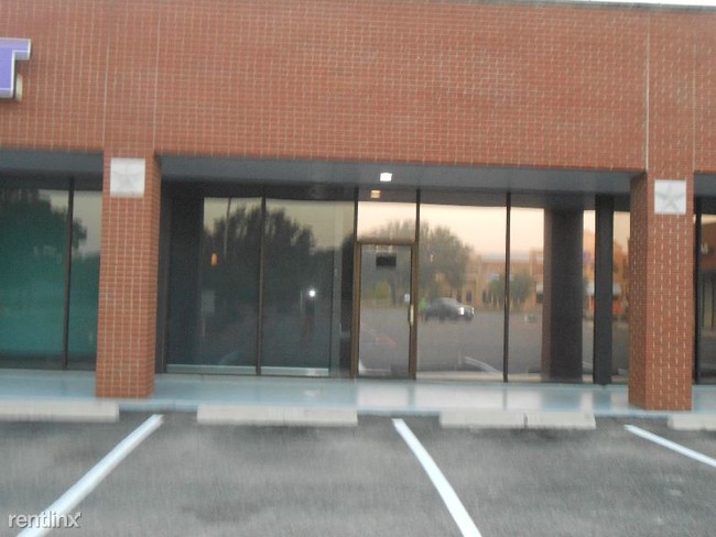 Building Photo - 3002 E US Hwy 377