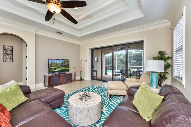 Building Photo - 715 102nd Ave N