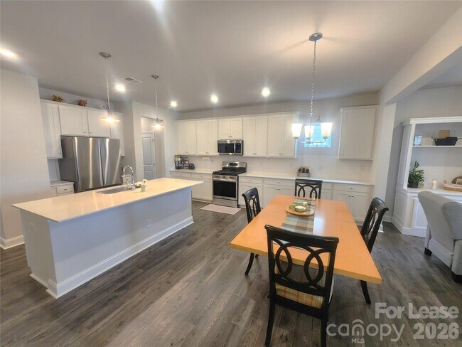 Foto del edificio - 4005 Puddle Pond Rd