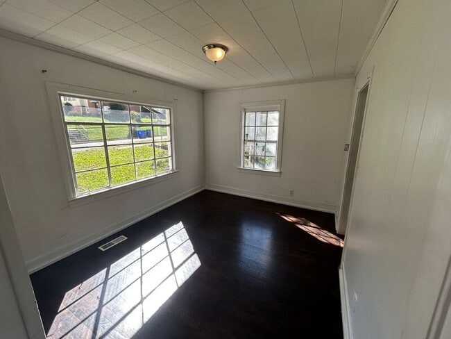 Building Photo - 5124 Holly Ct