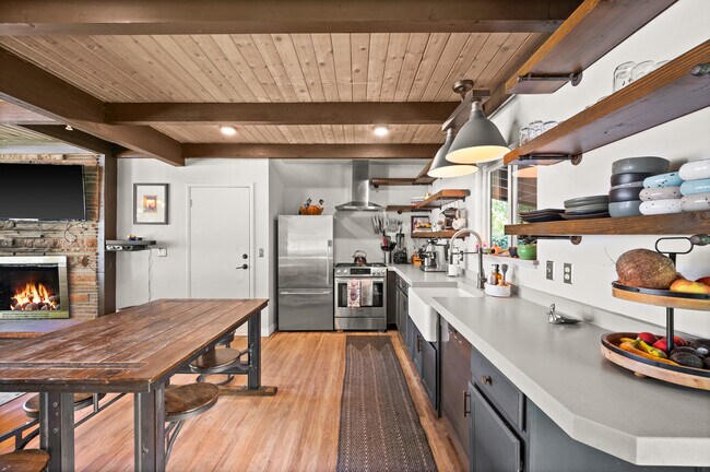 Foto del edificio - 1542 Fieldcrest Ln