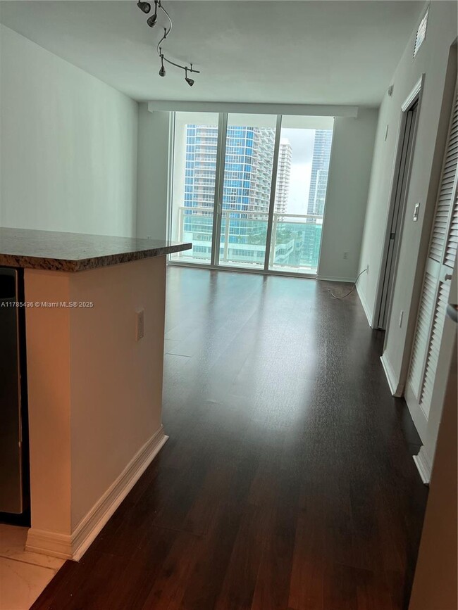 Foto del edificio - 950 Brickell Bay Dr