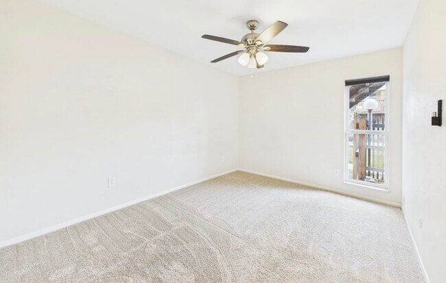 Foto del edificio - 3663 S Sheridan Blvd