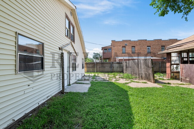 Building Photo - 1146 S Pattie St