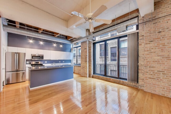 Photo - 375 W Erie St Apartment