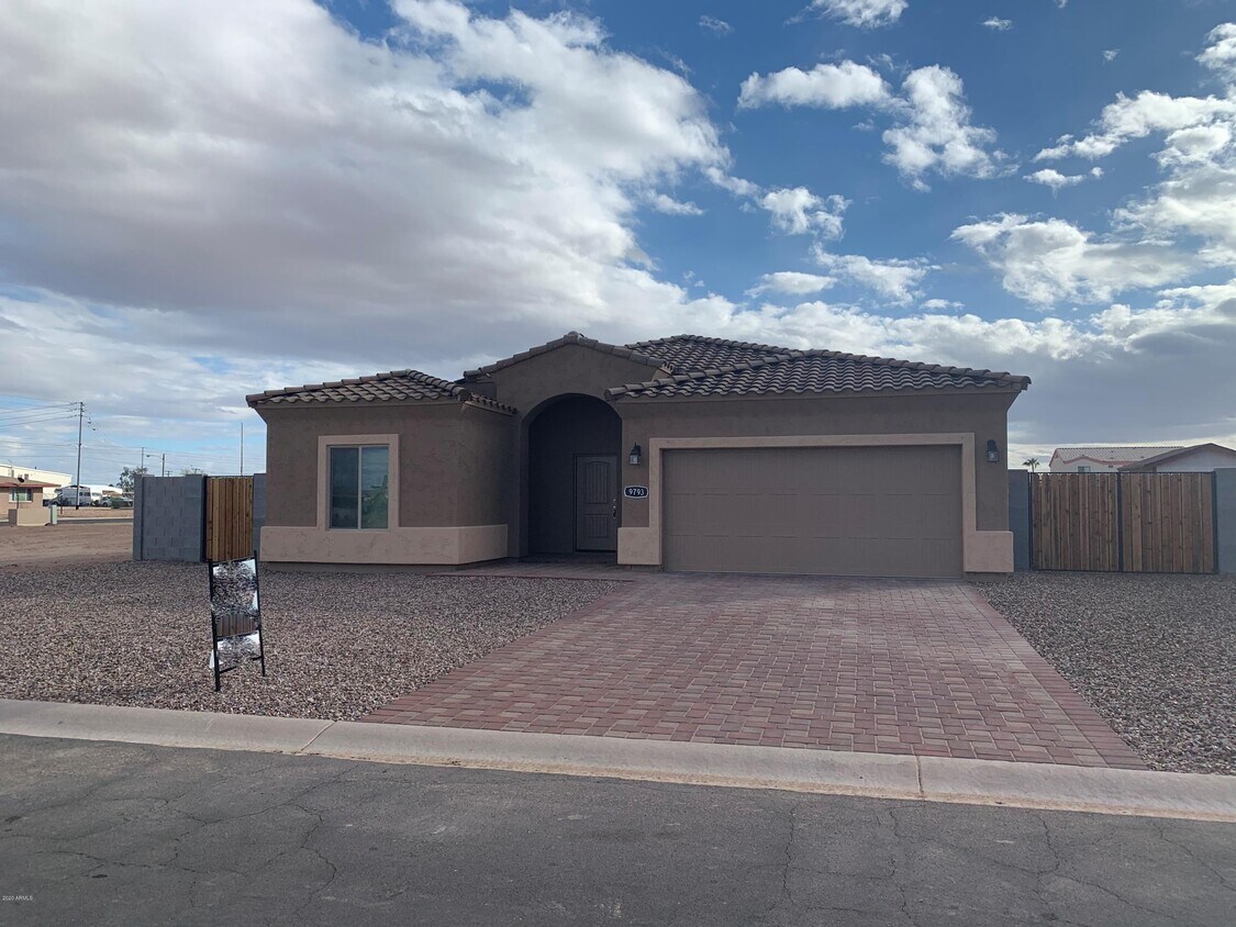 Primary Photo - 9793 W Camelia Dr