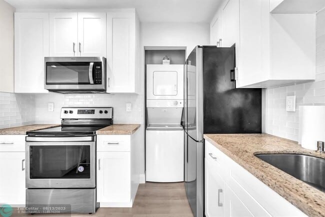 Building Photo - 3213 Colony Club Rd