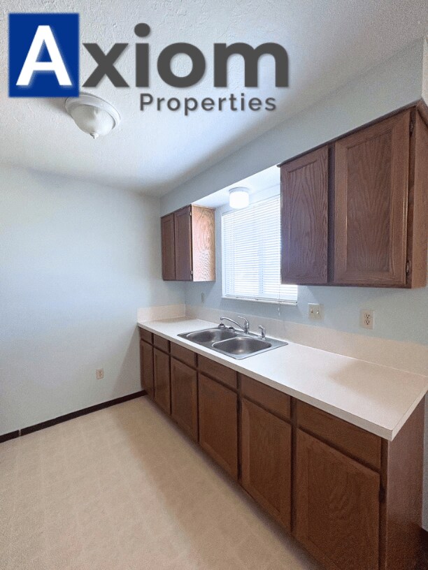 Building Photo - 5105 Hawthorne-6