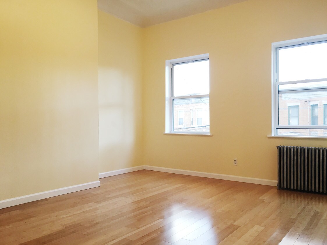 60 W 17th Rd, Far Rockaway, NY 11693 Condo for Rent in Far Rockaway