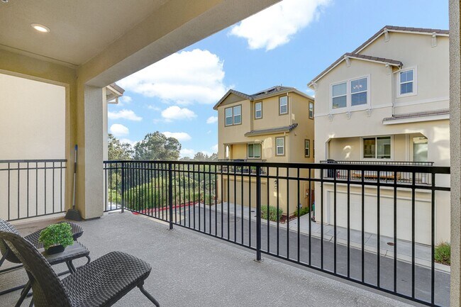 Foto del edificio - Modern, Bay View, 2 year old, 3 Bedroom, 3...