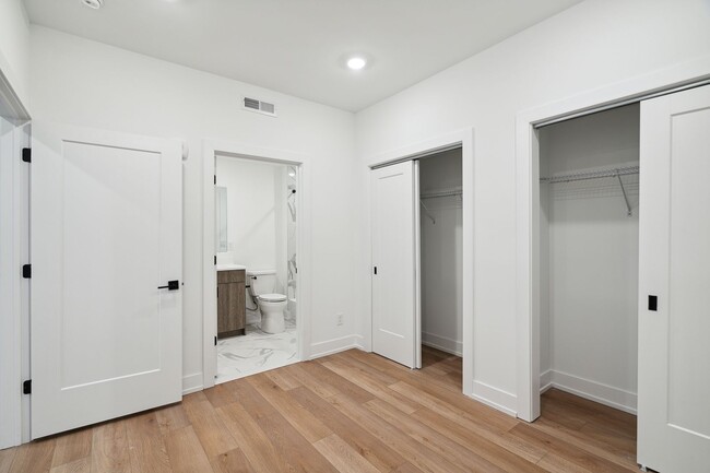 Interior Photo - The Crown on Leland