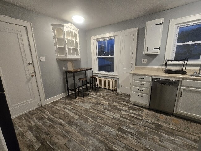 Building Photo - 327 Rustic Ave