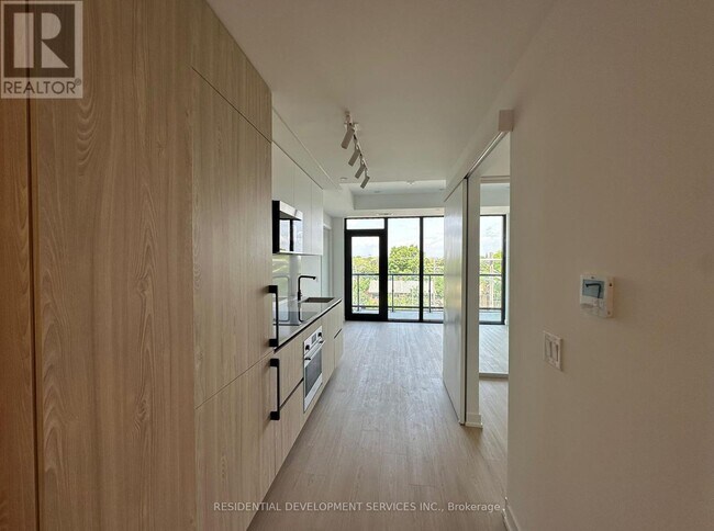 Photo du bâtiment - 699-699 Sheppard Ave E