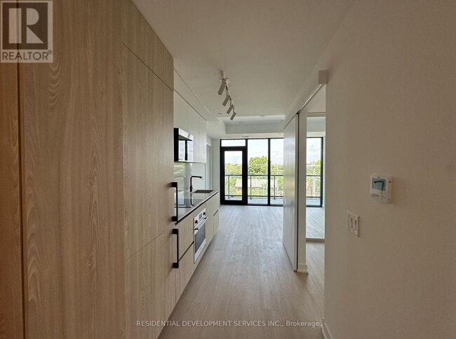 Building Photo - 699 Sheppard Ave E