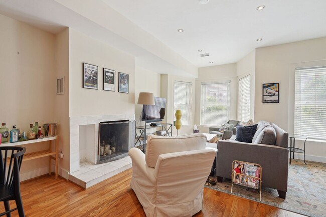 Foto del edificio - Beautiful 3br/4ba Columbia Heights Home wi...
