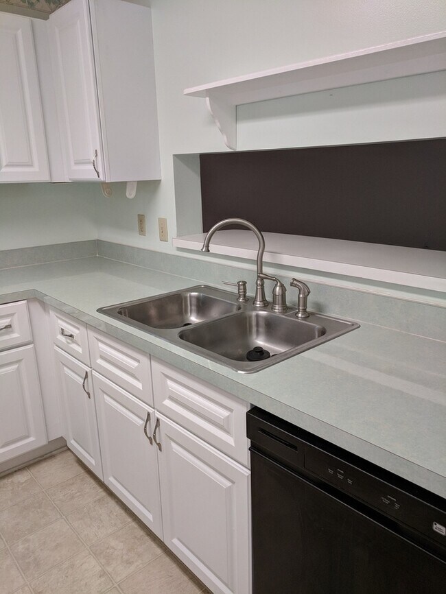 Building Photo - 5563 Greatpine Ln S