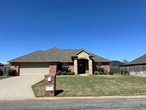 Building Photo - 1205 Alma Dr