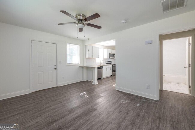 Foto del edificio - 2586 Loghaven Dr NW