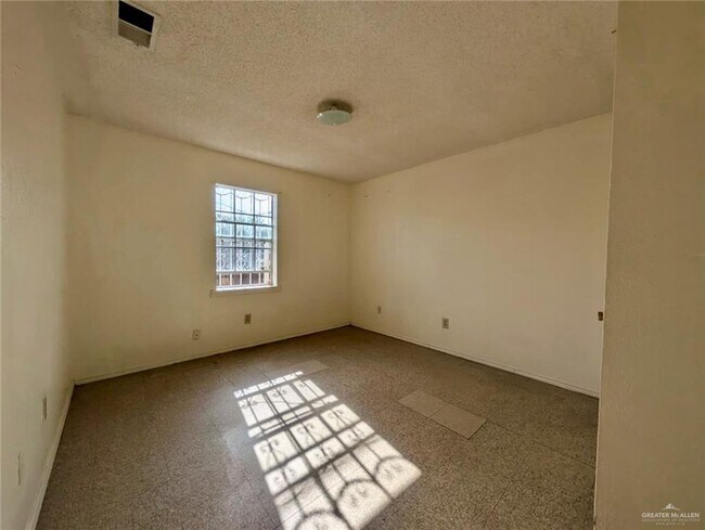 Foto del edificio - 104 Carlotta St