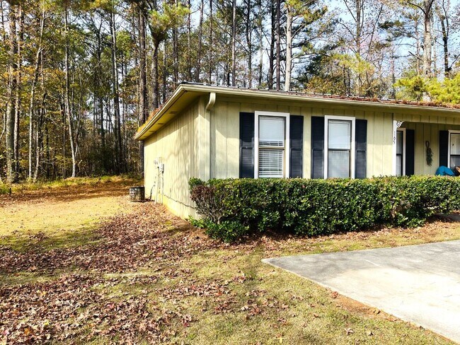 Building Photo - 165 Pine Terrace