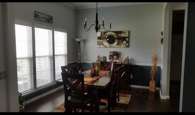 Building Photo - 103 Lantana Ct