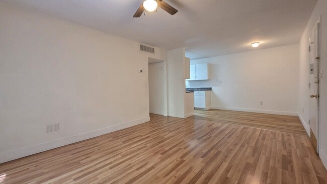 Building Photo - 1 bed, 1 bath, 2nd floor, condominium