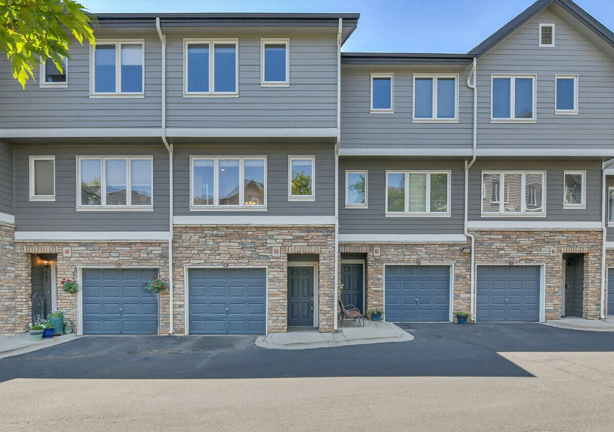 Foto principal - $2,350.00 - 2 Beds, 2 Baths, Condo in Litt...