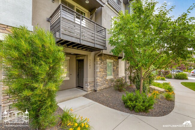 Foto del edificio - 3287 E Thoroughbred Ln