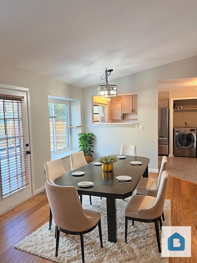 Foto del edificio - 3120 Mirage Dr