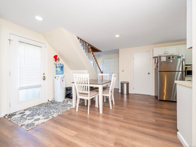 Foto del edificio - 110 Sanfordtown Rd