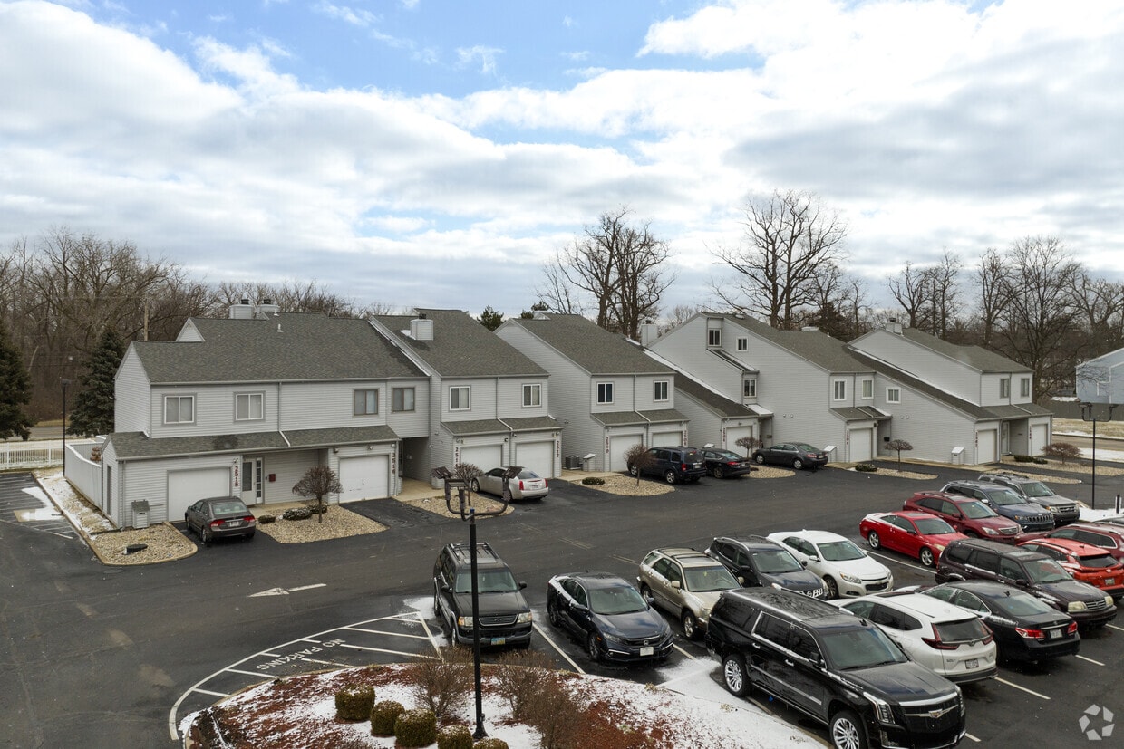Heather Village Condominium Apartments in Toledo, OH