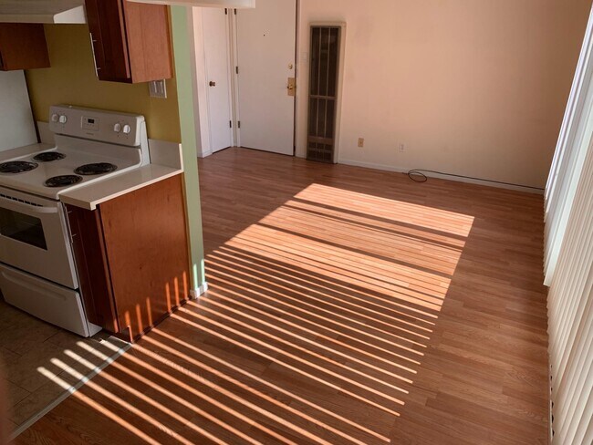 Foto del edificio - 2638 Warring St