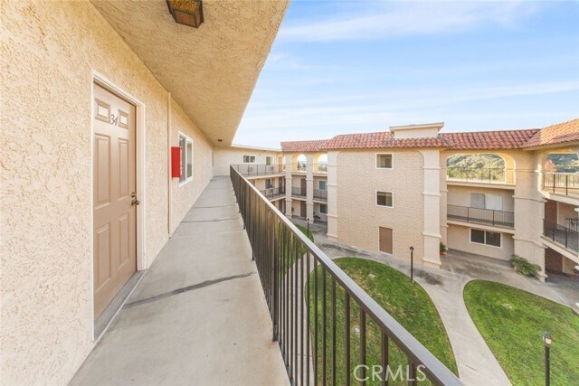 Foto del edificio - 3010 Montrose Ave