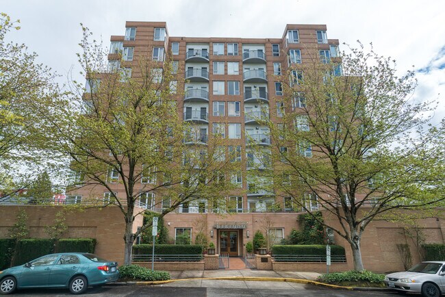 Building Photo - 1132 SW 19th Ave