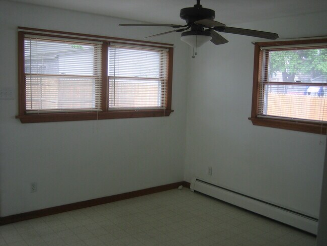 95 Central - Comedor - 95 Central Ave