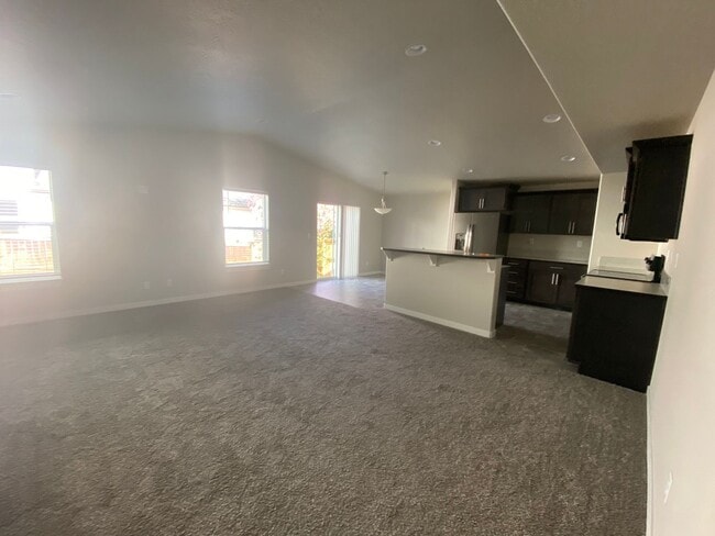 Building Photo - 3 Bed 2.5 Bath home in central Bend!