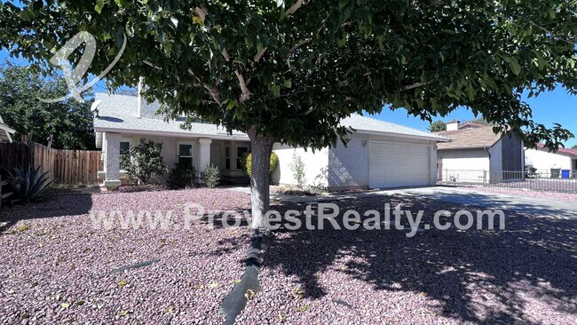 Building Photo - 4 Bed, 2 Bath Victorville Home!!!