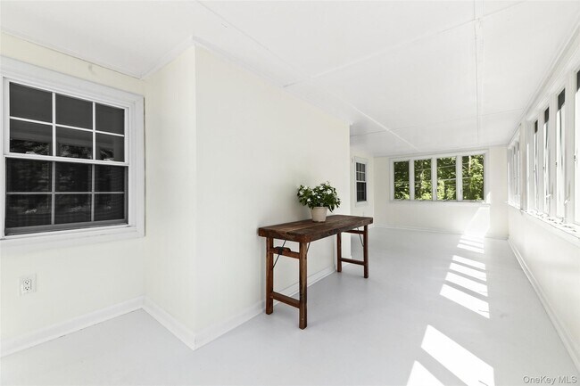 Foto del edificio - 4 Quaker Rd