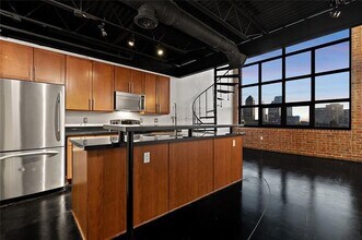Building Photo - 3110 Thomas Ave