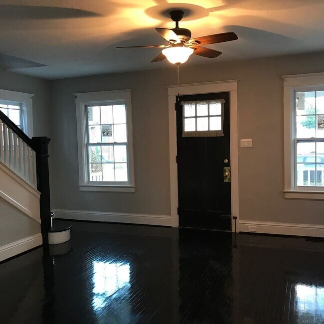 Foto del edificio - 3 br, 1 bath House - 975 WAYNE AVENUE