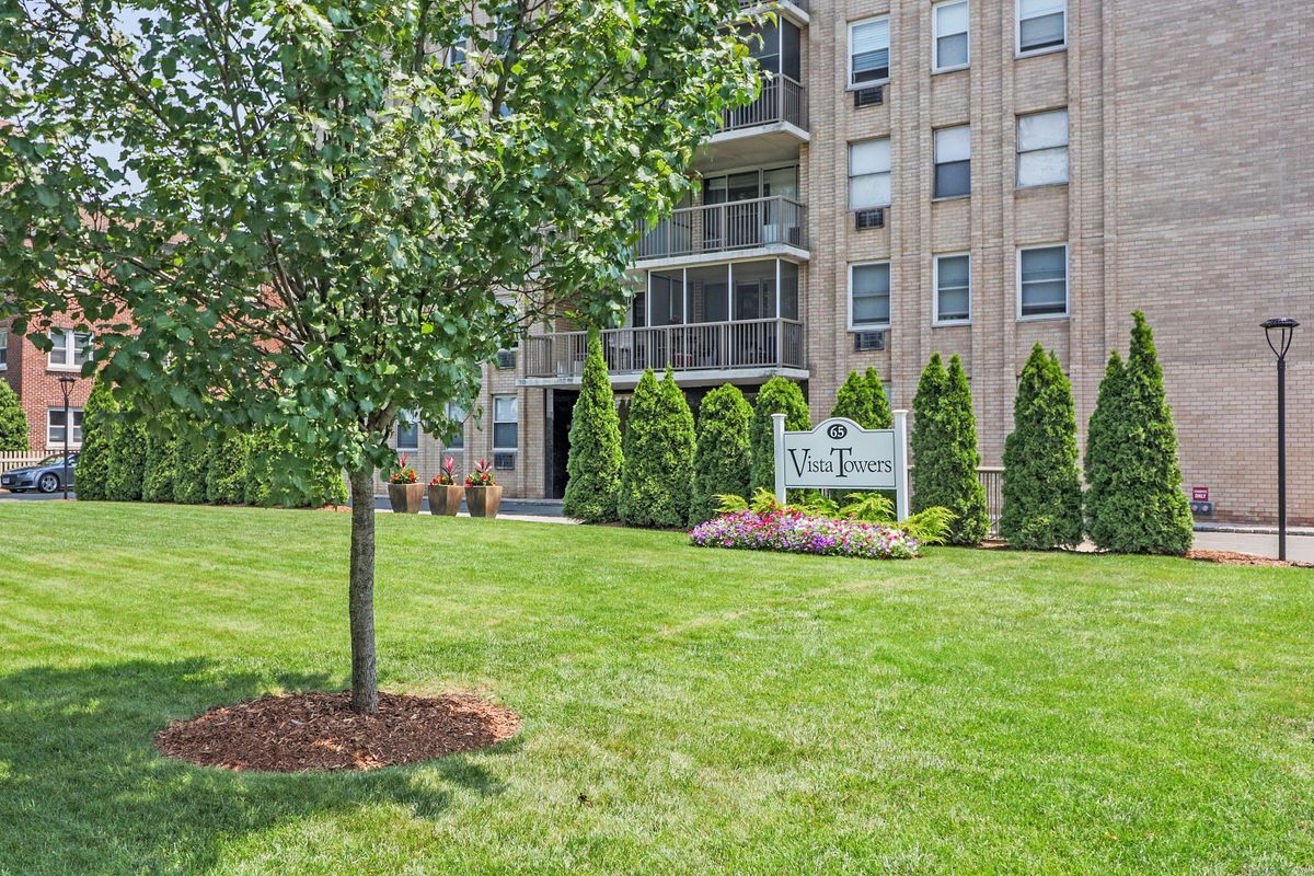 Primary Photo - 65 Glenbrook Rd