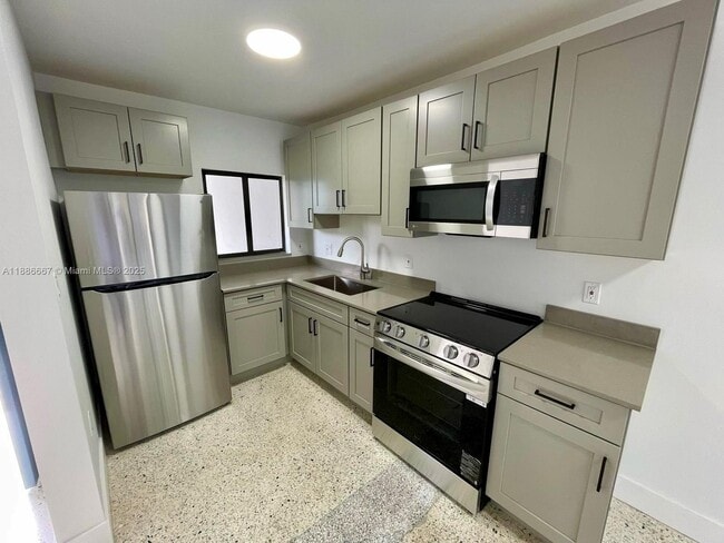 Foto del edificio - 180 NE 57th St